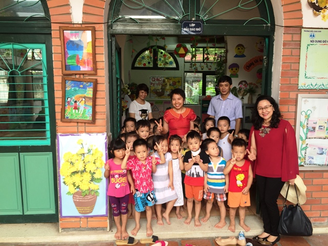 Tham tán Thái Lan trao quà từ thiện tại Làng trẻ SOS Hà Nội ảnh 2